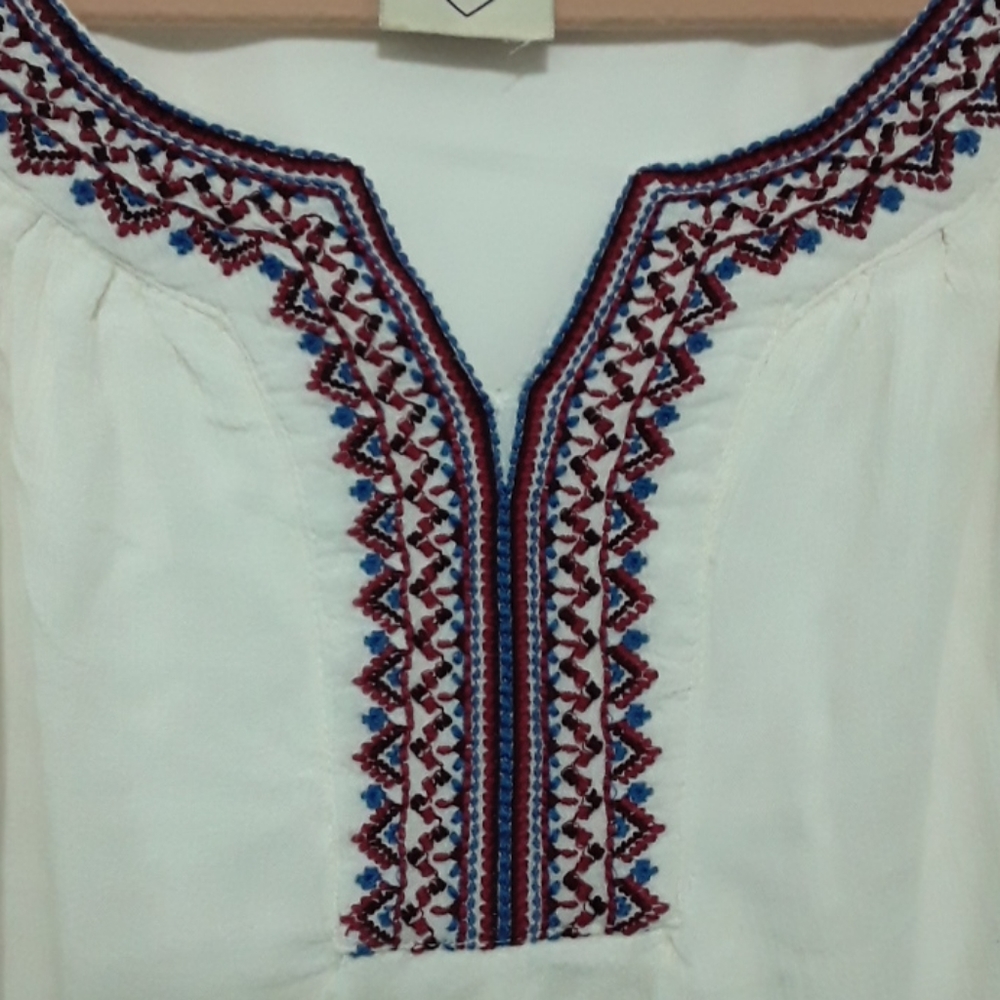 Embroidered top - Picture 2 of 7